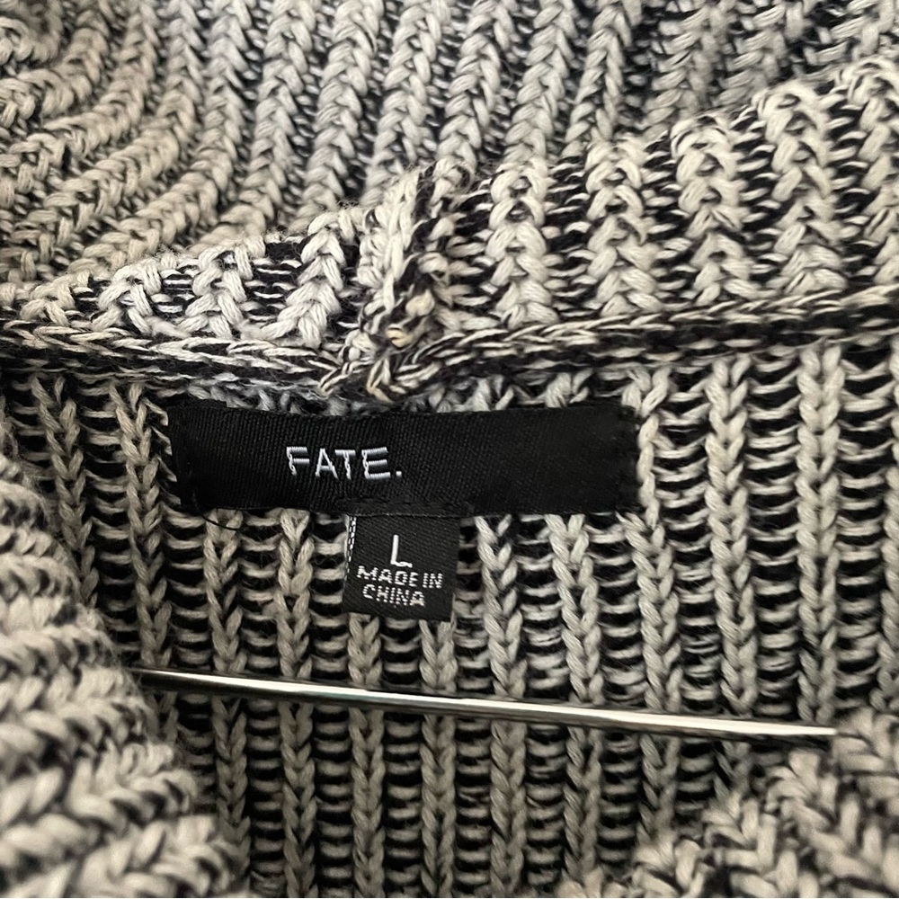 Vici - Vici Sweater - Picture 3 of 4